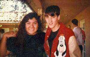 Mayra Uribe (l) poses with a friend 